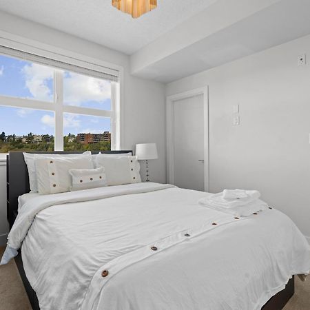 Element On First By Manna YYC Quarto foto