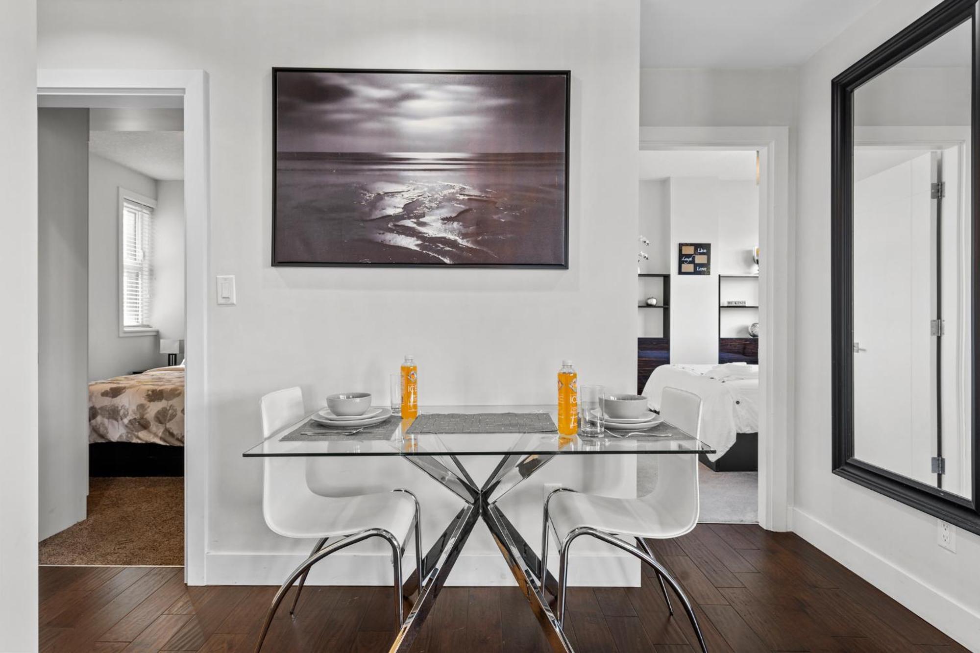 Element On First By Manna YYC Quarto foto