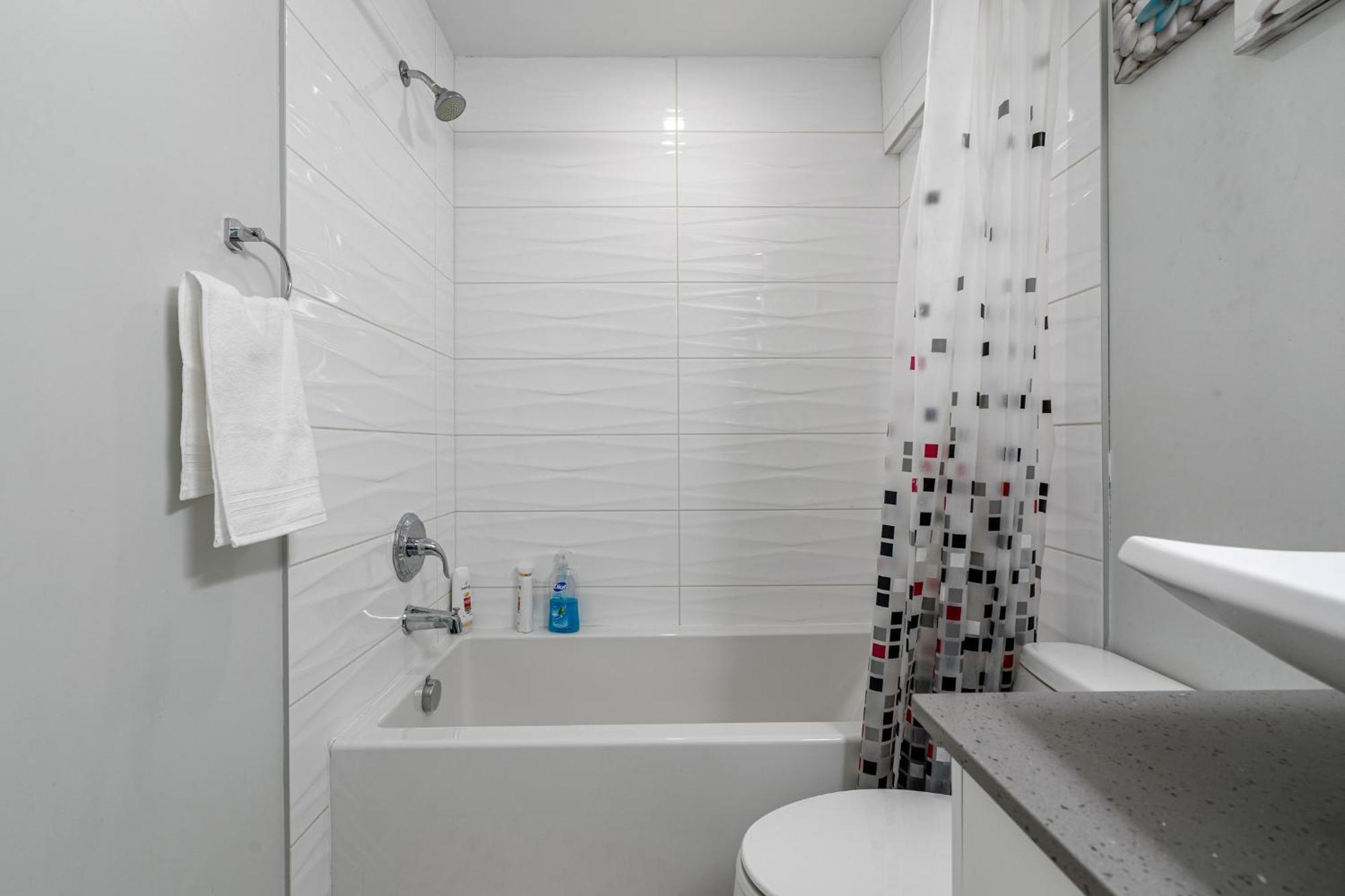 Element On First By Manna YYC Quarto foto