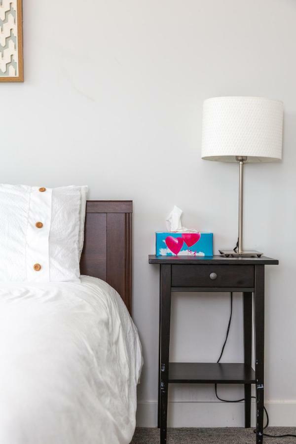 Element On First By Manna YYC Quarto foto
